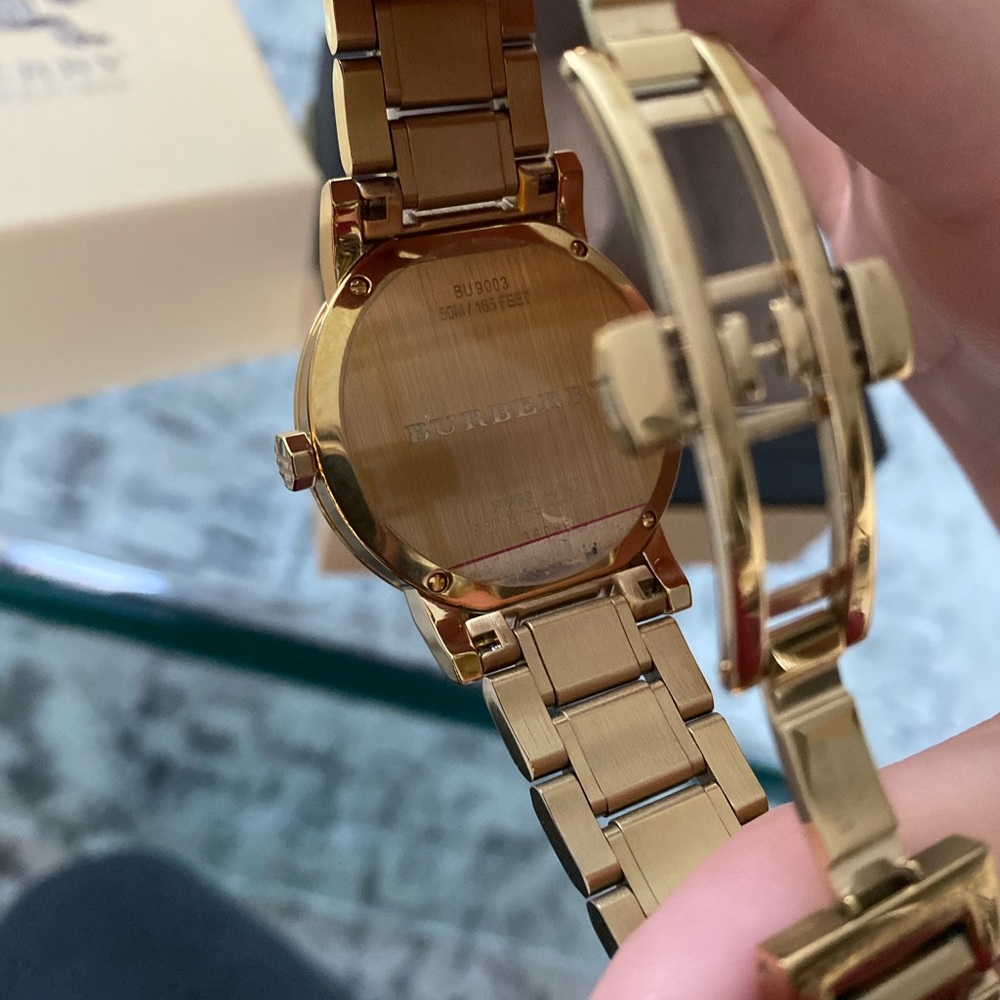 Authentic Burberry Watch (unisex) - Picture 6 of 8